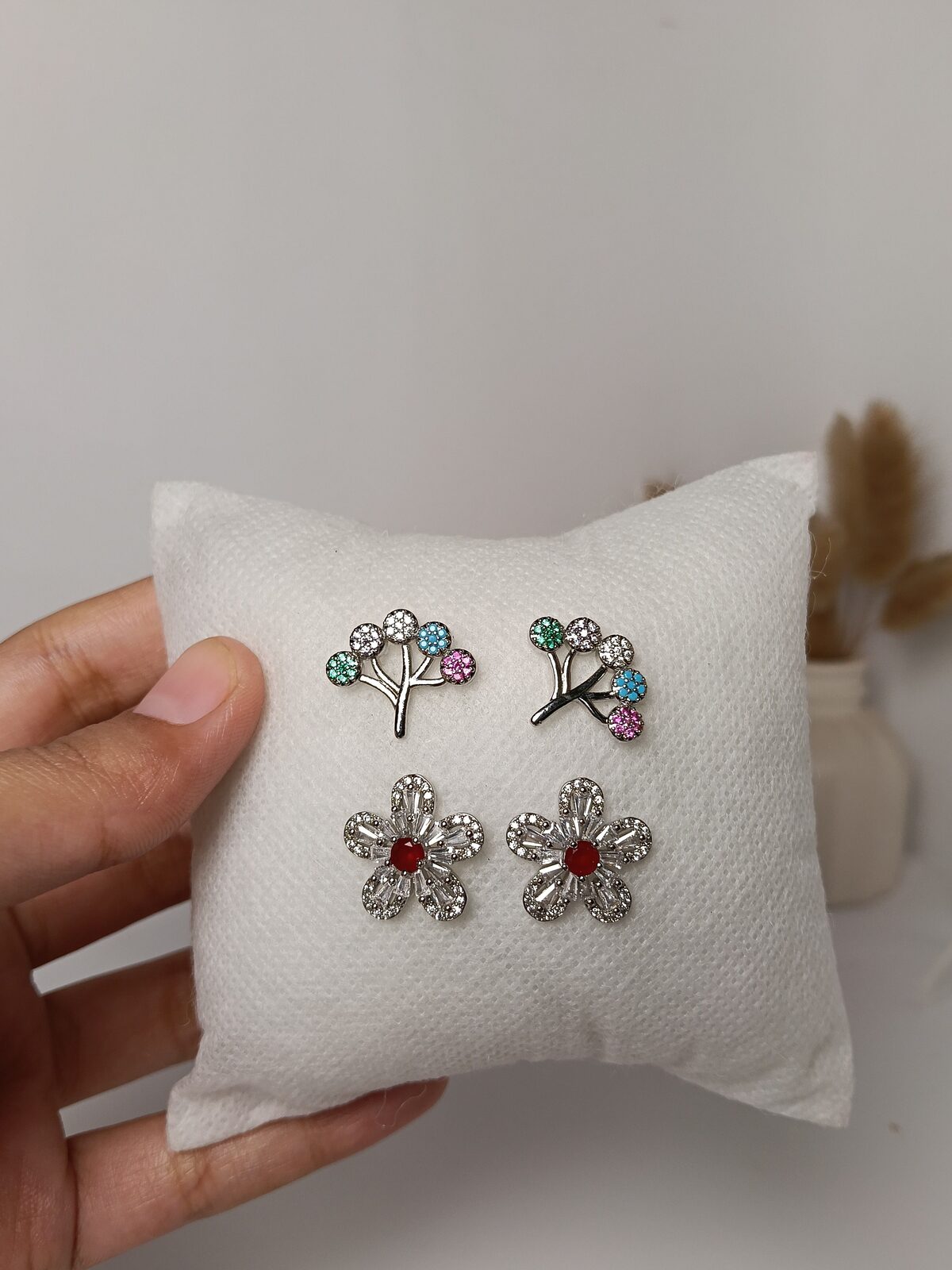 Bahaar Stud Set